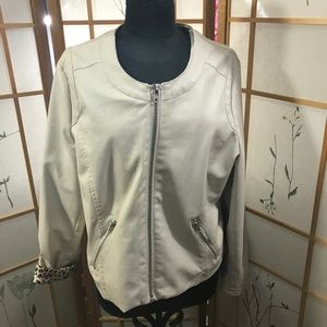 Veston couleur blanc cassé en similicuir